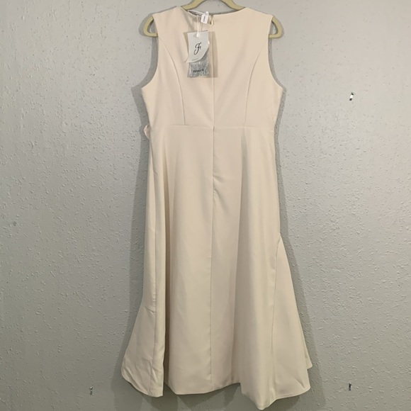 FEHAUTE Sleeveless Midi Elegant A-line Dress with Waist Twist for Day-to-Night - Picture 4 of 12